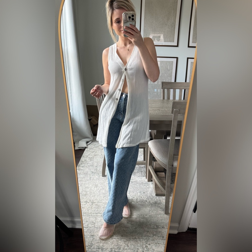 White Sleeveless Button-Down Dress - Picture 8 of 10